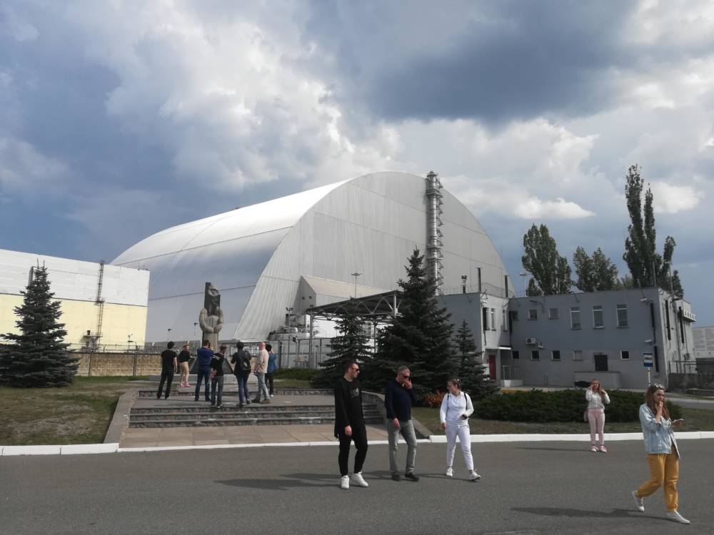 Така изглежда днес IV реактор в АЕЦ Чернобил с изградения стоманен саркофаг