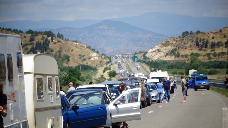 Трафикът към Гърция през граничния пункт Кулата е изключително натоварен