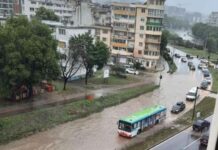 Наводнени улици във Варна