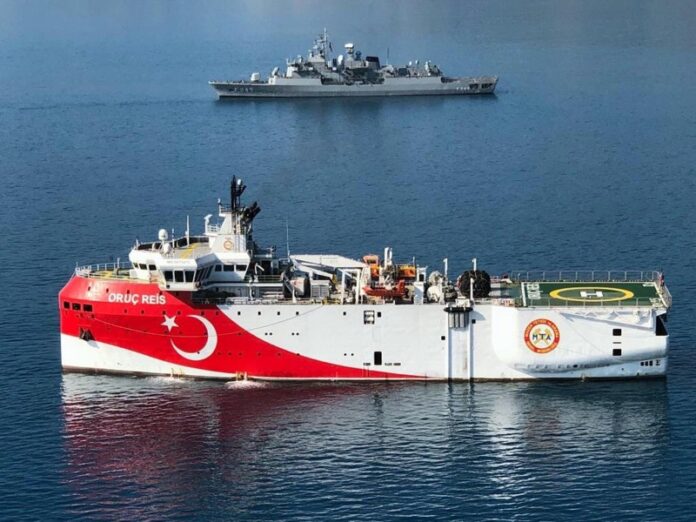 Турция кораб