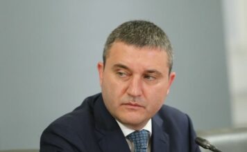 Борисов подари ВСС на Румен Радев. Интересно за какво? Владислав Горанов