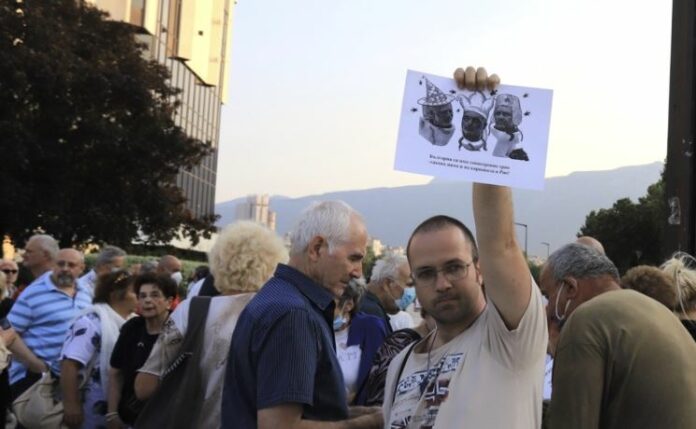 Радев, протест