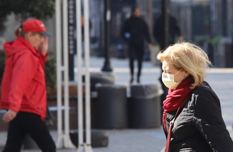 тестове положителни COVID-19