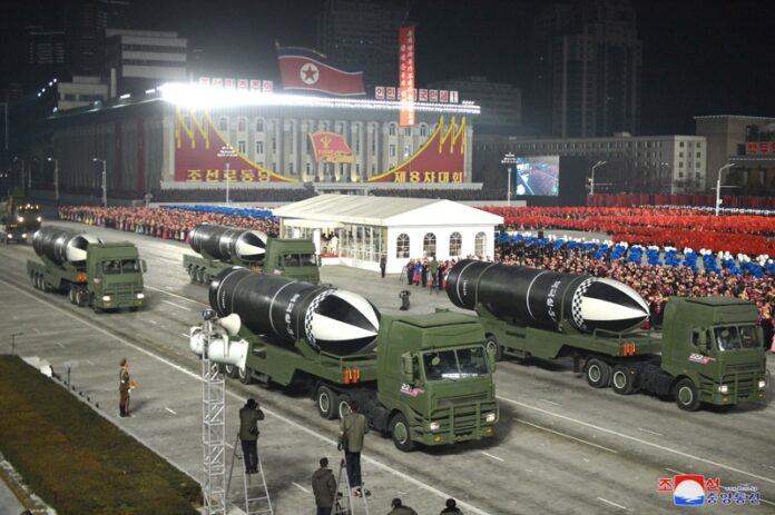 Северна Корея парад