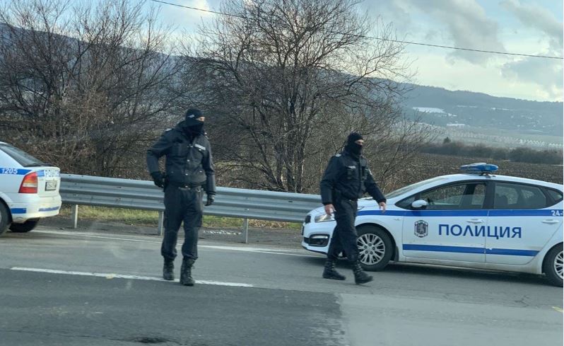 Мъж опитал да блъсне патрулен екип на полицията в Свиленград