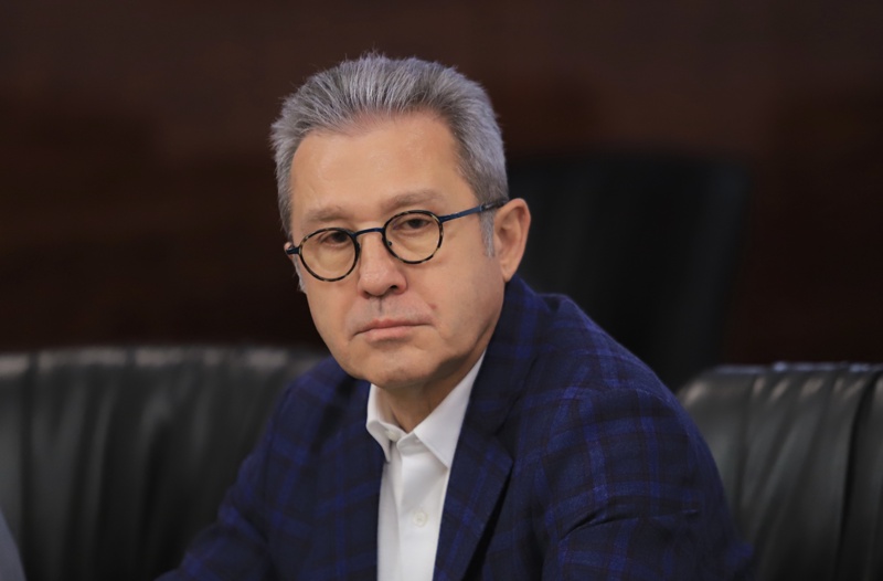 СподелиЙордан Цонев е политик и депутат в няколко Народни събрания