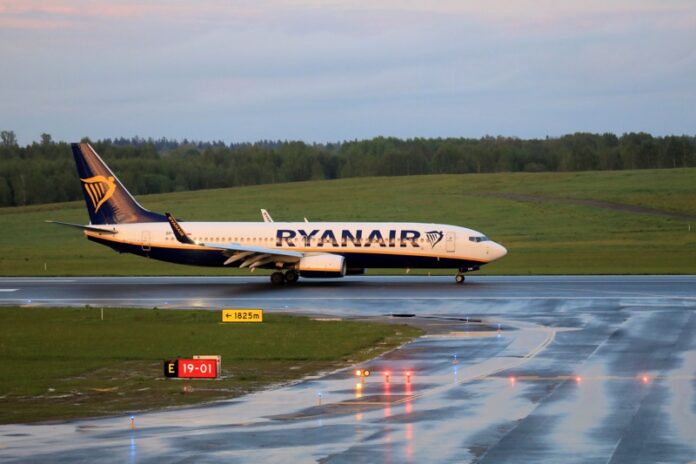 Нискотарифният авиопревозвач „Райънеър“ (Ryanair) отчете загуба от 96 милиона евро