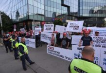 Протест на "Артекс" пред сградата на ДНСК