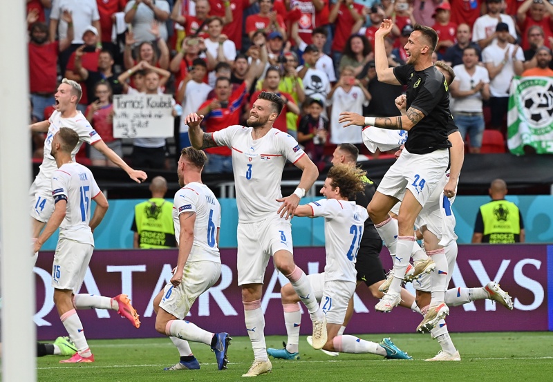 Играчите на Чешката република празнуват след осминафиналa между Холандия и Чехия в Будапеща, Унгария, 27 юни 2021г. 