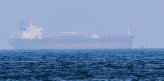 Японският танкер Mercer Street пристига на брега на Фуджейра, ОАЕ на 3 август 2021 г.танкер панамски флаг