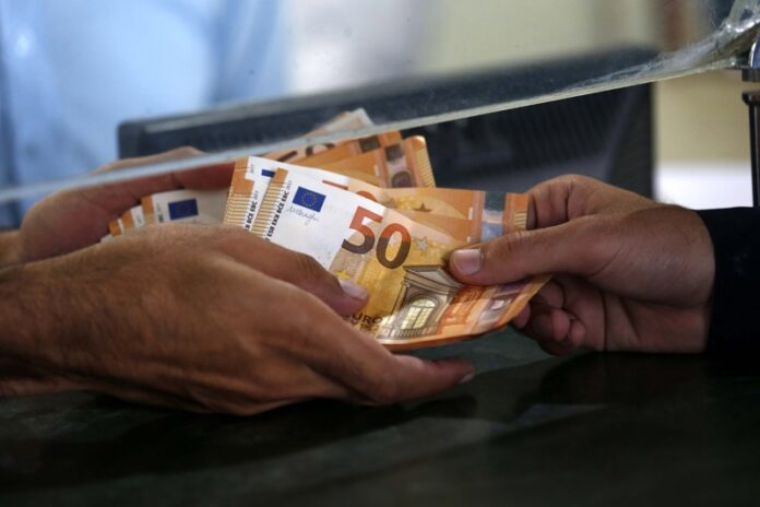 евро пари емигранти