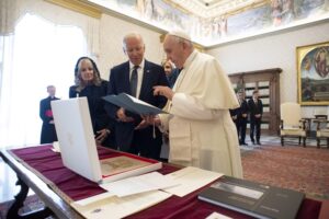Байдън и Папа Франциск