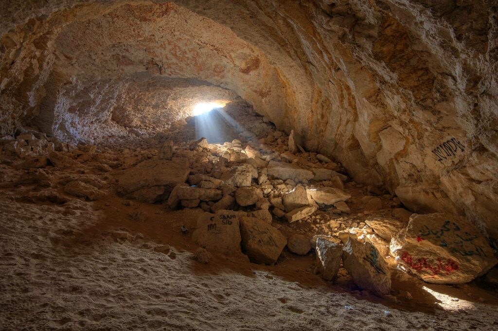 Пещерата Дал Ал Мисфир