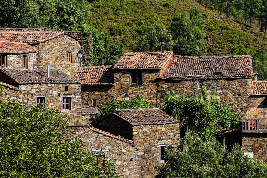 Едно от традиционните шистови селища в Португалия