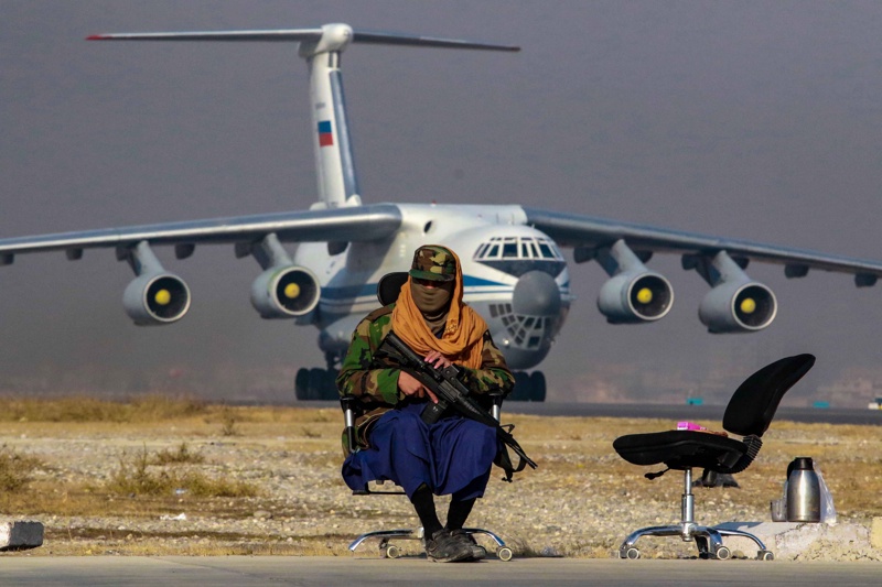 Кадър от летище в Кабул Снимката е илюстративна Експлозия пред военното
