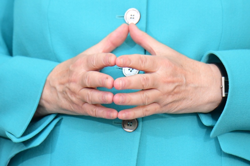 Характерният жест с ръка на Ангела Меркел