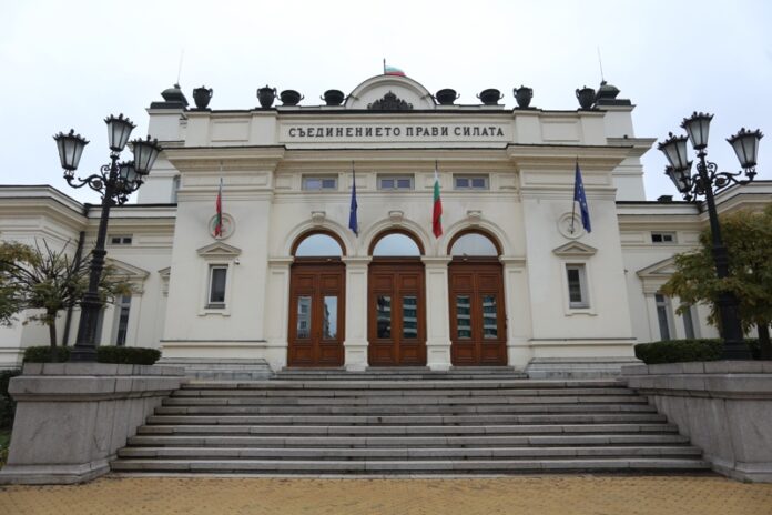 Демократична България инициира нова среща между парламентарните сили за да