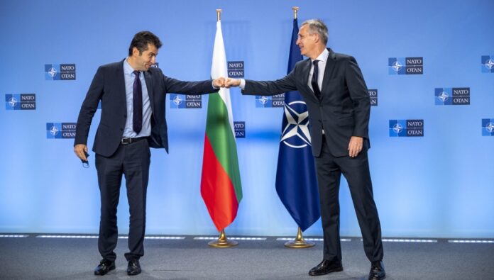 Премиерът Кирил Петков и генералния секретар на НАТО Йенс СтолтенбергПозицията