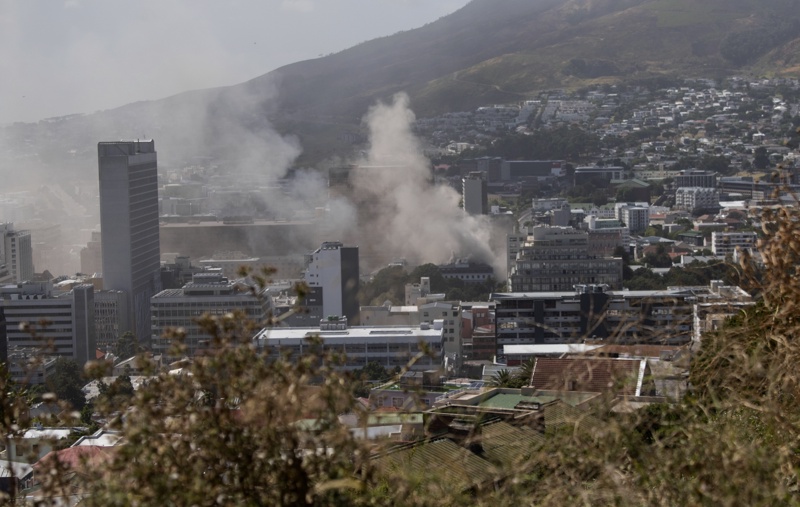 Южна Африка, пожар , парламент