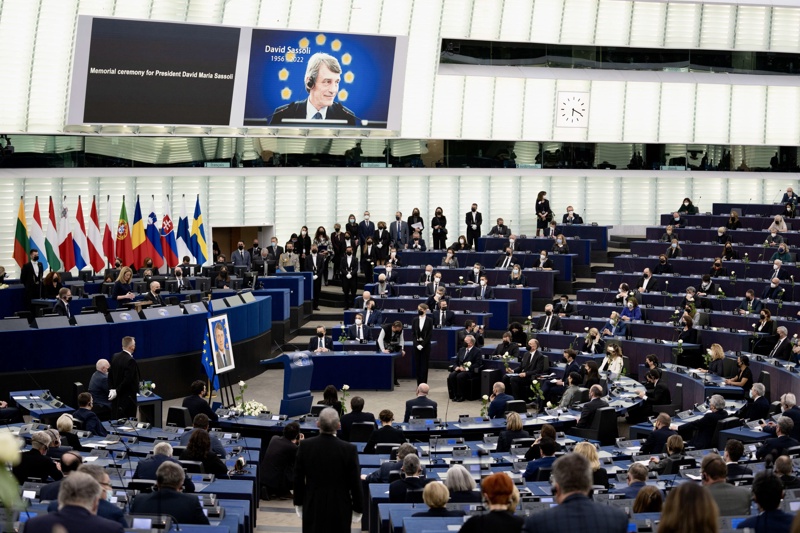 Още двама евродепутати вероятно ще загубят имунитета си в рамките
