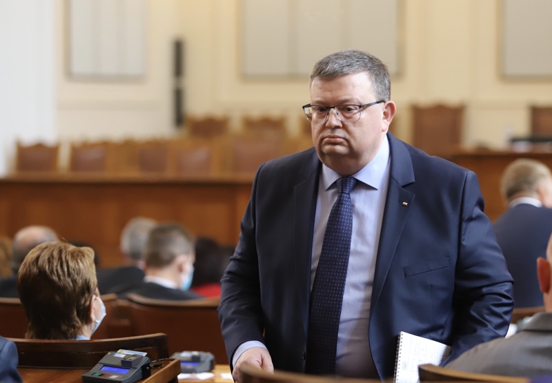 СподелиБившият главен прокурор Сотир Цацаров отправи въпроси към МВР свързани