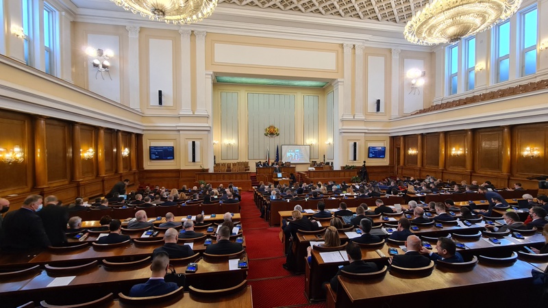 Депутатите обсъждат проект на решение за създаване на Временна комисия