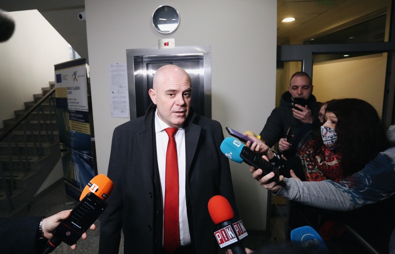 Главният прокурор Иван Гешев изпрати писма до служебния вицепремиер по