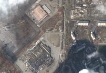 Сателитно изображение, предоставено от Maxar Technologies, показва разрушения търговски център Portcity в Мариупол. Забелязват се значителни щети на цивилната инфраструктура.