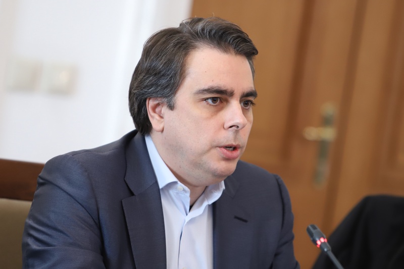 Финансовият министър Асен Василев възнамерява да освети огромните разлики в