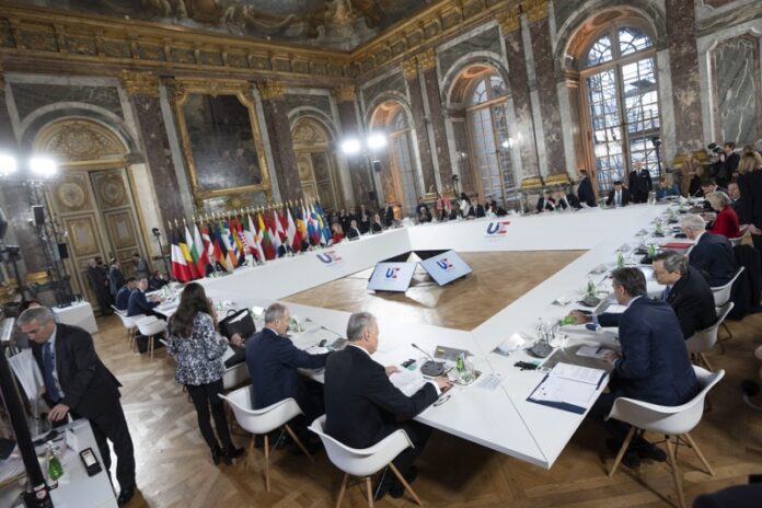 Кадър от срещата на държавните и правителствените ръководители на ЕС в дворецът Версай 10/03/22