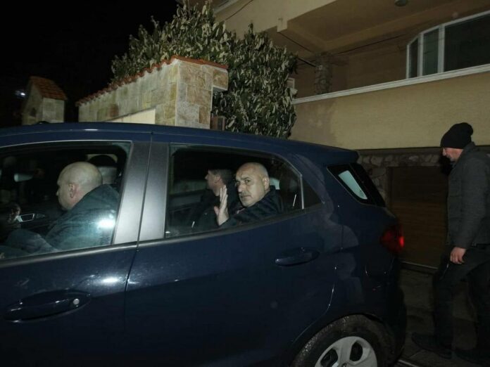 Кадри от извеждането на Борисов от дома му след ареста