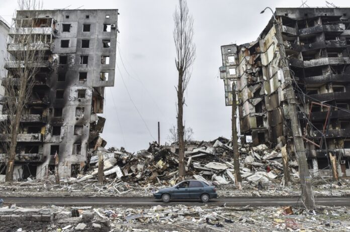 Разрушена жилищна кооперация в Бродянка, Киев, Украйна