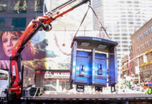 Ню Йорк премахна последната улична телефонна кабина