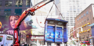 Ню Йорк премахна последната улична телефонна кабина