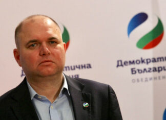 Владислав Панев