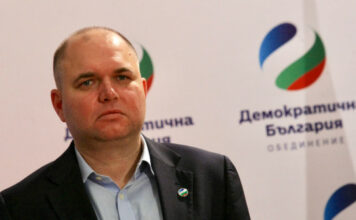 Владислав Панев