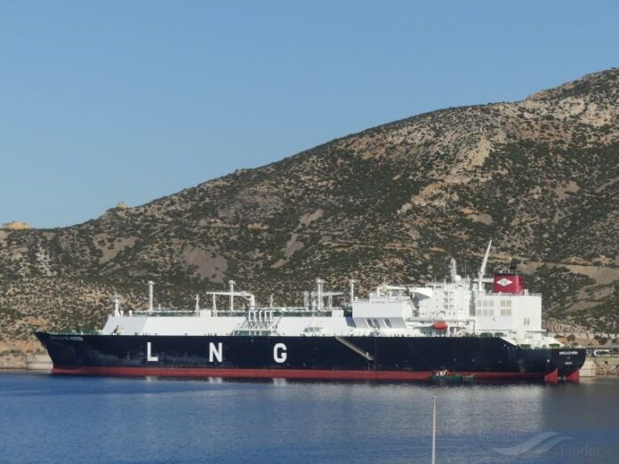 На снимката: танкерът Кастило де Мерида. Снимка: vesselfinder.com.България не е