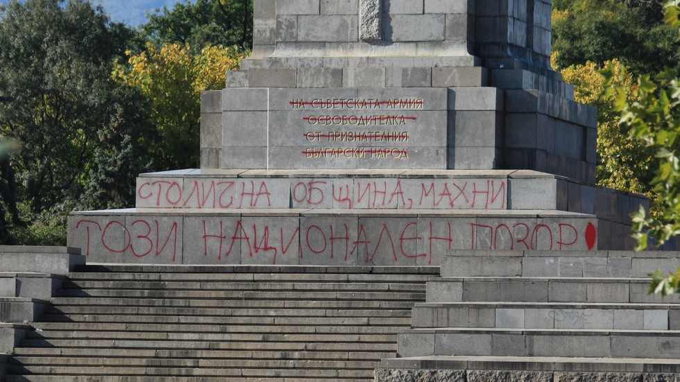 На снимката Монументът на окупационната Червена армия или както е