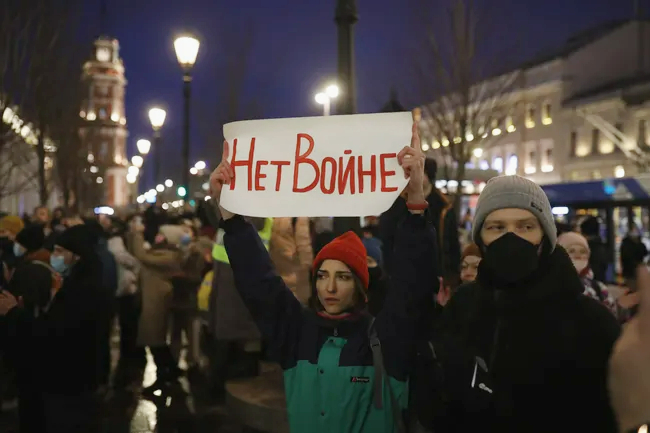 Кадър от протест против войната в Санкт Петербург. Снимка: МедиазонаОбществената