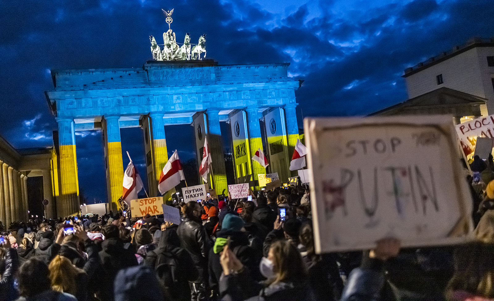 Протест пред Бранденбургската врата срещу руската инвазия в Украйна на