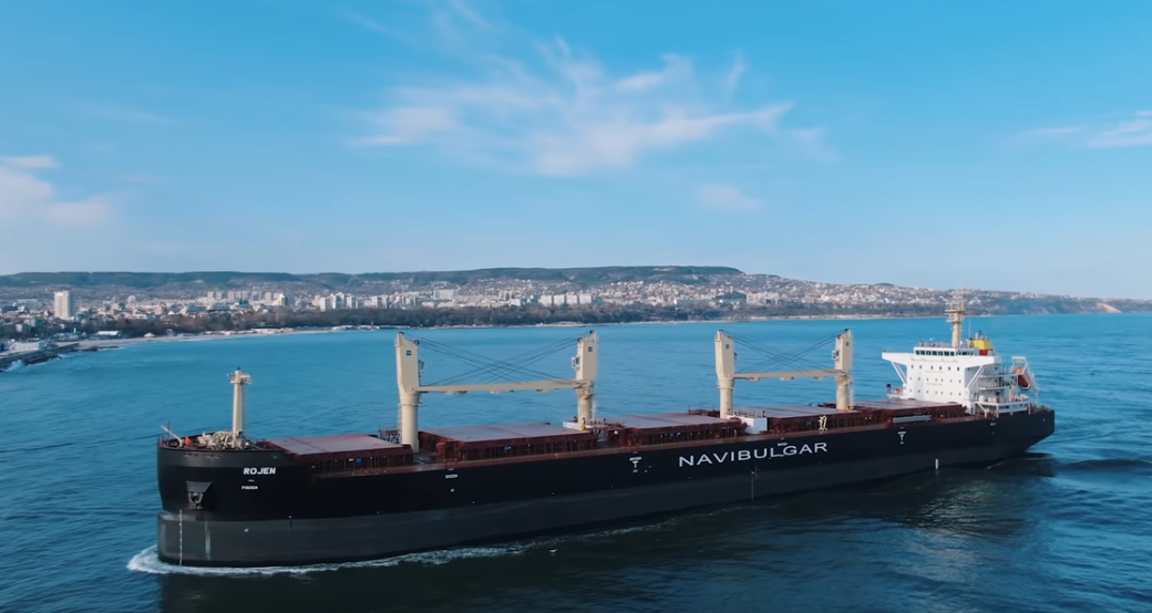 Българският кораб Рожен“ на Параходство Български морски флот“ е в