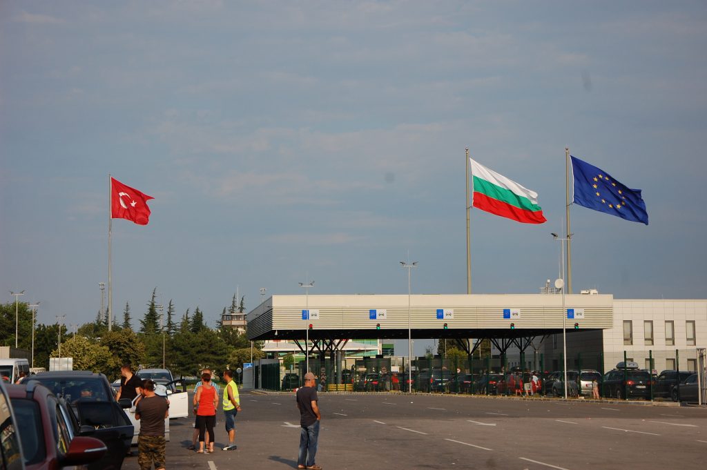 България не изпълнява задълженията си да регистрира мигрантите, много от