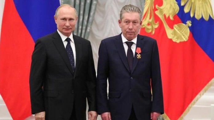 На снимката: Равил Маганов и Владимир Путин