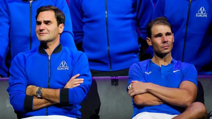 Федерер и Рафаел Надал плачат, като демонстрират, че не са загубили човечността си заради жаждата за победа