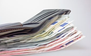 Новата формула за минималната заплата: по-малко автоматизъм, но повече сложност пари евро