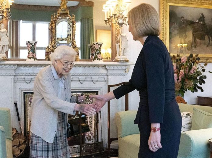 Кралица Елизабет Втора назначи днес Лиз Тръс за нов премиер