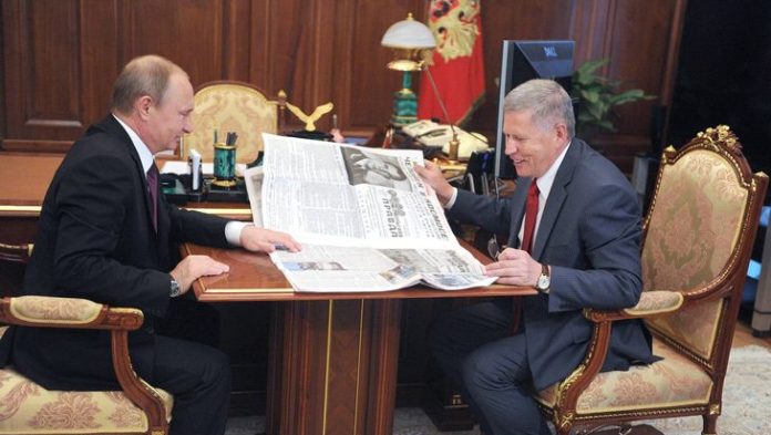 На снимката Владимир Сунгоркин и Владимир ПутинГлавният редактор на вестник