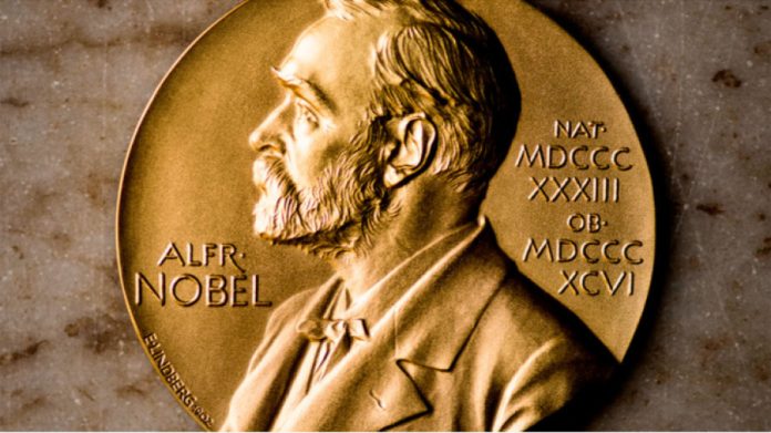 Трима икономисти базирани в Съединените щати получиха в понеделник Нобеловата