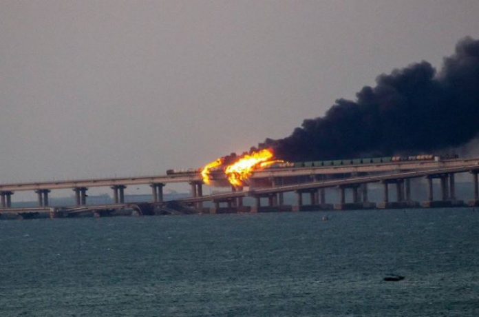 Експлозиите по моста, свързващ Русия и КримКерченският мост от Русия