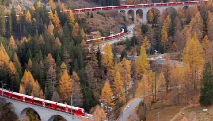 най-дългия пътнически влак в света